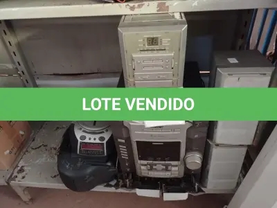 LOTE 256 - 02 APARELHOS DE SOM, SENDO 01 INCOMPLETO E 02 MICROS SYSTEM. (NO ESTADO) ATENÇÃO! FAZER A VISITAÇÃO ANTES DE ARREMATAR, NÃO SABEMOS SE FUNCIONA. LEILÃO NÃO TEM GARANTIA E NEM DEVOLUÇÃO, SUJEITO A POSSÍVEIS AVARIAS VISÍVEIS/OCULTAS E/OU AUSÊNCIA DE COMPONENTES.