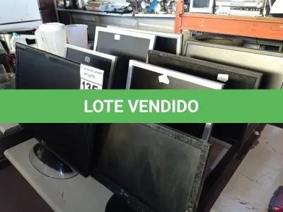 LOTE 135 - 08 MONITORES LCD MARCAS E MODELOS DIVERSOS COM AVARIAS. (NO ESTADO) ATENÇÃO! FAZER A VISITAÇÃO ANTES DE ARREMATAR, NÃO SABEMOS SE FUNCIONA. LEILÃO NÃO TEM GARANTIA E NEM DEVOLUÇÃO, SUJEITO A POSSÍVEIS AVARIAS VISÍVEIS/OCULTAS E/OU AUSÊNCIA DE COMPONENTES.