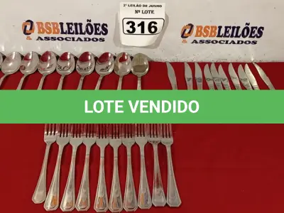 LOTE 316 - 01 LOTE COM 10 GARFOS, 10 COLHERES E 10 FACAS. (NO ESTADO) ATENÇÃO! FAZER A VISITAÇÃO ANTES DE ARREMATAR, NÃO SABEMOS SE FUNCIONA. LEILÃO NÃO TEM GARANTIA E NEM DEVOLUÇÃO, SUJEITO A POSSÍVEIS AVARIAS VISÍVEIS/OCULTAS E/OU AUSÊNCIA DE COMPONENTES.