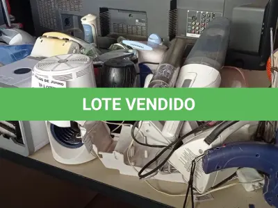 LOTE 272 - 01 LOTE COM DIVERSOS ITENS: FERROS DE PASSAR, 02 LANTERNAS, 01 NEBULIZADOR, 01 ASPIRADOR DE PÓ, 01 ABRIDOR DE GARRAFAS DE VINHOS E DIVERSOS. (NO ESTADO) ATENÇÃO! FAZER A VISITAÇÃO ANTES DE ARREMATAR, NÃO SABEMOS SE FUNCIONA. LEILÃO NÃO TEM GARANTIA E NEM DEVOLUÇÃO, SUJEITO A POSSÍVEIS AVARIAS VISÍVEIS/OCULTAS E/OU AUSÊNCIA DE COMPONENTES.