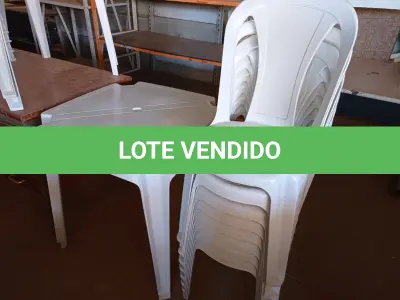 LOTE 270 - 02 JOGOS DE MESAS QUADRADAS DE PLÁSTICO NA COR BRANCA. (NO ESTADO) ATENÇÃO! FAZER A VISITAÇÃO ANTES DE ARREMATAR, NÃO SABEMOS SE FUNCIONA. LEILÃO NÃO TEM GARANTIA E NEM DEVOLUÇÃO, SUJEITO A POSSÍVEIS AVARIAS VISÍVEIS/OCULTAS E/OU AUSÊNCIA DE COMPONENTES.