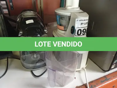 LOTE 096 - 01 MÁQUINA DE CAFÉ EXPRESSO MODELO S04 220V E 01 CENTRIFUGA DE FRUTAS MODELO: JCR900 220V. (NO ESTADO) ATENÇÃO! FAZER A VISITAÇÃO ANTES DE ARREMATAR, NÃO SABEMOS SE FUNCIONA. LEILÃO NÃO TEM GARANTIA E NEM DEVOLUÇÃO, SUJEITO A POSSÍVEIS AVARIAS VISÍVEIS/OCULTAS E/OU AUSÊNCIA DE COMPONENTES.