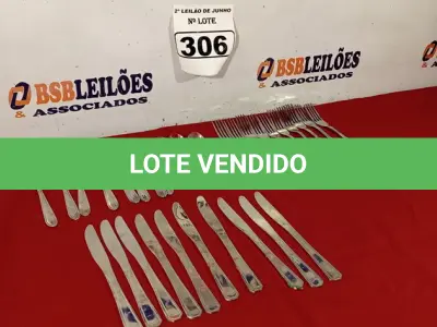 LOTE 306 - 01 LOTE COM 10 GARFOS, 10 FACAS E 10 COLHERES DE SOBREMESA. (NO ESTADO) ATENÇÃO! FAZER A VISITAÇÃO ANTES DE ARREMATAR, NÃO SABEMOS SE FUNCIONA. LEILÃO NÃO TEM GARANTIA E NEM DEVOLUÇÃO, SUJEITO A POSSÍVEIS AVARIAS VISÍVEIS/OCULTAS E/OU AUSÊNCIA DE COMPONENTES.