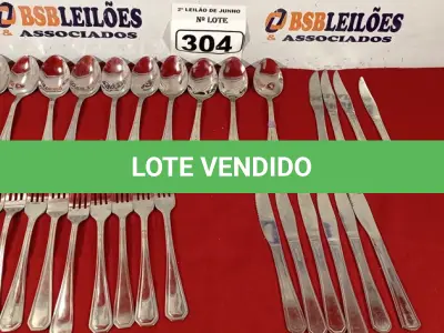 LOTE 304 - 01 LOTE COM 10 GARFOS, 10 COLHERES E 10 FACAS. (NO ESTADO) ATENÇÃO! FAZER A VISITAÇÃO ANTES DE ARREMATAR, NÃO SABEMOS SE FUNCIONA. LEILÃO NÃO TEM GARANTIA E NEM DEVOLUÇÃO, SUJEITO A POSSÍVEIS AVARIAS VISÍVEIS/OCULTAS E/OU AUSÊNCIA DE COMPONENTES.