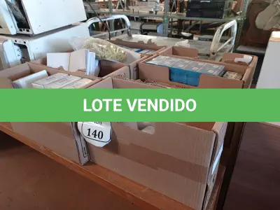 LOTE 140 - 01 LOTE COM DIVERSOS MATERIAIS PARA ESCRITÓRIO. (NO ESTADO) ATENÇÃO! FAZER A VISITAÇÃO ANTES DE ARREMATAR, NÃO SABEMOS SE FUNCIONA. LEILÃO NÃO TEM GARANTIA E NEM DEVOLUÇÃO, SUJEITO A POSSÍVEIS AVARIAS VISÍVEIS/OCULTAS E/OU AUSÊNCIA DE COMPONENTES.