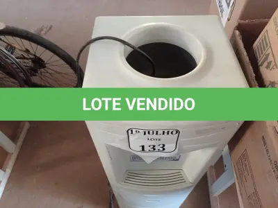 LOTE 133 - 01 BEBEDOURO PARA GARRAFÃO IBBL.(LIGANDO) (NO ESTADO) ATENÇÃO! FAZER A VISITAÇÃO ANTES DE ARREMATAR, NÃO SABEMOS SE FUNCIONA. LEILÃO NÃO TEM GARANTIA E NEM DEVOLUÇÃO, SUJEITO A POSSÍVEIS AVARIAS VISÍVEIS/OCULTAS E/OU AUSÊNCIA DE COMPONENTES.