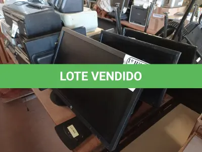 LOTE 137 - 06 MONITORES LCD MARCAS E MODELOS DIVERSOS. (NO ESTADO) ATENÇÃO! FAZER A VISITAÇÃO ANTES DE ARREMATAR, NÃO SABEMOS SE FUNCIONA. LEILÃO NÃO TEM GARANTIA E NEM DEVOLUÇÃO, SUJEITO A POSSÍVEIS AVARIAS VISÍVEIS/OCULTAS E/OU AUSÊNCIA DE COMPONENTES.
