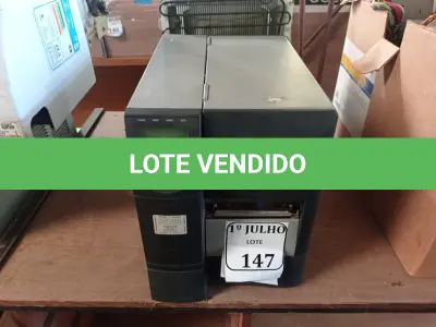 LOTE 147 - 01 IMPRESSORA DE ETIQUETAS Z4M MARCA ZEBRA. (NO ESTADO) ATENÇÃO! FAZER A VISITAÇÃO ANTES DE ARREMATAR, NÃO SABEMOS SE FUNCIONA. LEILÃO NÃO TEM GARANTIA E NEM DEVOLUÇÃO, SUJEITO A POSSÍVEIS AVARIAS VISÍVEIS/OCULTAS E/OU AUSÊNCIA DE COMPONENTES.