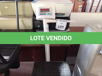 LOTE 109 - 01 BALANÇA MARCA WELMY COM CAPACIDADE MÁXIMA DE 200KG E 02 ESCADAS COM 02 DEGRAUS CADA. (NO ESTADO) ATENÇÃO! FAZER A VISITAÇÃO ANTES DE ARREMATAR, NÃO SABEMOS SE FUNCIONA. LEILÃO NÃO TEM GARANTIA E NEM DEVOLUÇÃO, SUJEITO A POSSÍVEIS AVARIAS VISÍVEIS/OCULTAS E/OU AUSÊNCIA DE COMPONENTES.
