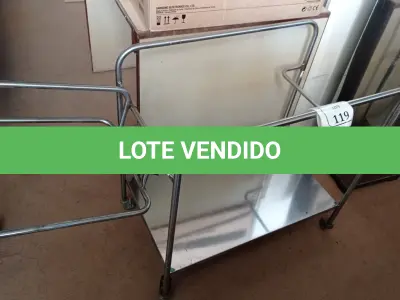 LOTE 119 - 01 CARRINHO EM INOX COM RODINHAS. (NO ESTADO) ATENÇÃO! FAZER A VISITAÇÃO ANTES DE ARREMATAR, NÃO SABEMOS SE FUNCIONA. LEILÃO NÃO TEM GARANTIA E NEM DEVOLUÇÃO, SUJEITO A POSSÍVEIS AVARIAS VISÍVEIS/OCULTAS E/OU AUSÊNCIA DE COMPONENTES.