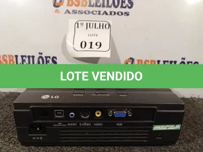 LOTE 019 - 01 PROJETOR LCD MULTIMIDIA, MODELO: DS325B MARCA LG 220V. (NO ESTADO) ATENÇÃO! FAZER A VISITAÇÃO ANTES DE ARREMATAR, NÃO SABEMOS SE FUNCIONA. LEILÃO NÃO TEM GARANTIA E NEM DEVOLUÇÃO, SUJEITO A POSSÍVEIS AVARIAS VISÍVEIS/OCULTAS E/OU AUSÊNCIA DE COMPONENTES.