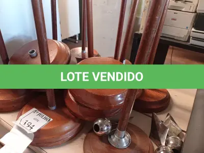 LOTE 194 - 09 PORTA BANDEIRAS. (NO ESTADO) ATENÇÃO! FAZER A VISITAÇÃO ANTES DE ARREMATAR, NÃO SABEMOS SE FUNCIONA. LEILÃO NÃO TEM GARANTIA E NEM DEVOLUÇÃO, SUJEITO A POSSÍVEIS AVARIAS VISÍVEIS/OCULTAS E/OU AUSÊNCIA DE COMPONENTES.
