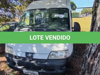 LOTE 026 - 01 VAN PEUGEOT BOXER NIKS 16; PLACA: JHP-7922; ANO: 2009. CHASSI: 936ZCXMNCA2048486, RENAVAM: 00198883820; (VEÍCULO AMASSADO NO TETO NA FRENTE E TRASERIRA, AR-CONDICIONADO NÃO FUNCIONA E SUPORTE DO COMPRESSOR DO A/C QUEBRADO, SUSPENSÃO DIANTEIRA FAZENDO MUITO BARULHO) (NO ESTADO)