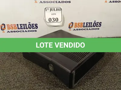 LOTE 030 - 01 XBOX 360 SEM CABOS, FONTES E CONTROLE.  (NO ESTADO) ATENÇÃO! FAZER A VISITAÇÃO ANTES DE ARREMATAR, NÃO SABEMOS SE FUNCIONA. LEILÃO NÃO TEM GARANTIA E NEM DEVOLUÇÃO, SUJEITO A POSSÍVEIS AVARIAS VISÍVEIS/OCULTAS E/OU AUSÊNCIA DE COMPONENTES.
