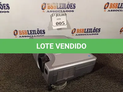LOTE 005 - 01 PROJETOR LCD MULTIMIDIA, MODELO: CP-S318 MARCA HITACHI 220V. (NO ESTADO) ATENÇÃO! FAZER A VISITAÇÃO ANTES DE ARREMATAR, NÃO SABEMOS SE FUNCIONA. LEILÃO NÃO TEM GARANTIA E NEM DEVOLUÇÃO, SUJEITO A POSSÍVEIS AVARIAS VISÍVEIS/OCULTAS E/OU AUSÊNCIA DE COMPONENTES.