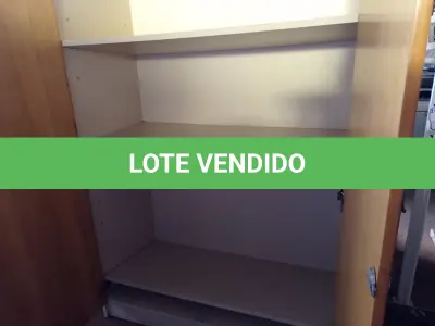 LOTE 116 - 01 ARMÁRIO 02 PORTAS. (NO ESTADO) ATENÇÃO! FAZER A VISITAÇÃO ANTES DE ARREMATAR, NÃO SABEMOS SE FUNCIONA. LEILÃO NÃO TEM GARANTIA E NEM DEVOLUÇÃO, SUJEITO A POSSÍVEIS AVARIAS VISÍVEIS/OCULTAS E/OU AUSÊNCIA DE COMPONENTES.
