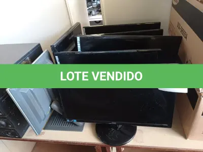 LOTE 121 - 07 MONITORES PARA RETIRADA DE PEÇAS. (NO ESTADO) ATENÇÃO! FAZER A VISITAÇÃO ANTES DE ARREMATAR, NÃO SABEMOS SE FUNCIONA. LEILÃO NÃO TEM GARANTIA E NEM DEVOLUÇÃO, SUJEITO A POSSÍVEIS AVARIAS VISÍVEIS/OCULTAS E/OU AUSÊNCIA DE COMPONENTES.