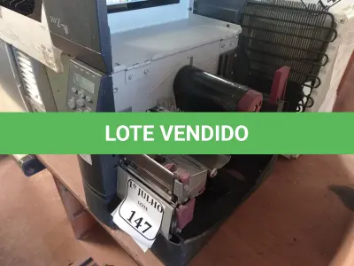 LOTE 147 - 01 IMPRESSORA DE ETIQUETAS Z4M MARCA ZEBRA. (NO ESTADO) ATENÇÃO! FAZER A VISITAÇÃO ANTES DE ARREMATAR, NÃO SABEMOS SE FUNCIONA. LEILÃO NÃO TEM GARANTIA E NEM DEVOLUÇÃO, SUJEITO A POSSÍVEIS AVARIAS VISÍVEIS/OCULTAS E/OU AUSÊNCIA DE COMPONENTES.