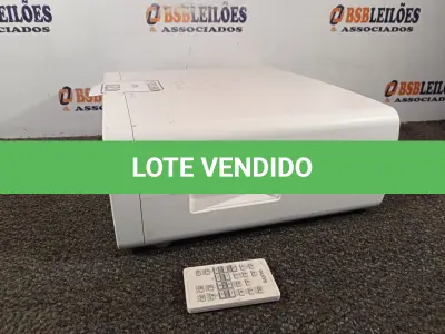 LOTE 020 - 01 PROJETOR LCD MULTIMIDIA, MODELO: PLV-Z2000 MARCA SANYO COM CONTROLE 220V. (NO ESTADO) ATENÇÃO! FAZER A VISITAÇÃO ANTES DE ARREMATAR, NÃO SABEMOS SE FUNCIONA. LEILÃO NÃO TEM GARANTIA E NEM DEVOLUÇÃO, SUJEITO A POSSÍVEIS AVARIAS VISÍVEIS/OCULTAS E/OU AUSÊNCIA DE COMPONENTES.