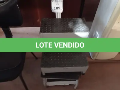 LOTE 109 - 01 BALANÇA MARCA WELMY COM CAPACIDADE MÁXIMA DE 200KG E 02 ESCADAS COM 02 DEGRAUS CADA. (NO ESTADO) ATENÇÃO! FAZER A VISITAÇÃO ANTES DE ARREMATAR, NÃO SABEMOS SE FUNCIONA. LEILÃO NÃO TEM GARANTIA E NEM DEVOLUÇÃO, SUJEITO A POSSÍVEIS AVARIAS VISÍVEIS/OCULTAS E/OU AUSÊNCIA DE COMPONENTES.