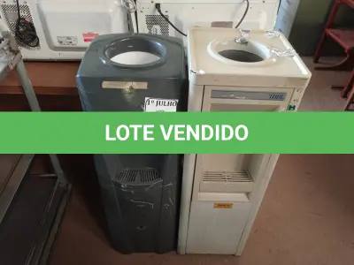 LOTE 105 - 02 BEBEDOUROS PARA GARRAFÃO COM AVARIAS, APENAS 01 LIGANDO. (NO ESTADO) ATENÇÃO! FAZER A VISITAÇÃO ANTES DE ARREMATAR, NÃO SABEMOS SE FUNCIONA. LEILÃO NÃO TEM GARANTIA E NEM DEVOLUÇÃO, SUJEITO A POSSÍVEIS AVARIAS VISÍVEIS/OCULTAS E/OU AUSÊNCIA DE COMPONENTES.