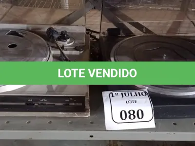LOTE 080 - 02 TOCA DISCOS DE VINIL, SENDO 01 MARCA PHILCO E 01 GRADIENTE. (NO ESTADO) ATENÇÃO! FAZER A VISITAÇÃO ANTES DE ARREMATAR, NÃO SABEMOS SE FUNCIONA. LEILÃO NÃO TEM GARANTIA E NEM DEVOLUÇÃO, SUJEITO A POSSÍVEIS AVARIAS VISÍVEIS/OCULTAS E/OU AUSÊNCIA DE COMPONENTES.