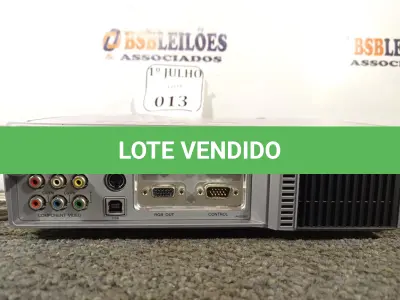 LOTE 013 - 01 PROJETOR LCD MULTIMIDIA, MODELO: CP-S318 MARCA HITACHI 220V. (NO ESTADO) ATENÇÃO! FAZER A VISITAÇÃO ANTES DE ARREMATAR, NÃO SABEMOS SE FUNCIONA. LEILÃO NÃO TEM GARANTIA E NEM DEVOLUÇÃO, SUJEITO A POSSÍVEIS AVARIAS VISÍVEIS/OCULTAS E/OU AUSÊNCIA DE COMPONENTES.