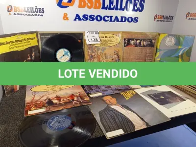 LOTE 128 - 01 LOTE COM DIVERSOS LPS VARIADOS. (NO ESTADO) ATENÇÃO! FAZER A VISITAÇÃO ANTES DE ARREMATAR, NÃO SABEMOS SE FUNCIONA. LEILÃO NÃO TEM GARANTIA E NEM DEVOLUÇÃO, SUJEITO A POSSÍVEIS AVARIAS VISÍVEIS/OCULTAS E/OU AUSÊNCIA DE COMPONENTES.