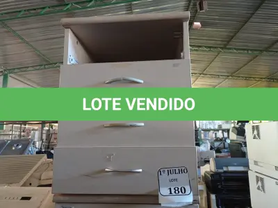 LOTE 180 - 03 GAVETEIROS PARA ESCRITÓRIO COM 04 GAVETAS CASA, SENDO 01 SEM 01 GAVETA. (NO ESTADO) ATENÇÃO! FAZER A VISITAÇÃO ANTES DE ARREMATAR, NÃO SABEMOS SE FUNCIONA. LEILÃO NÃO TEM GARANTIA E NEM DEVOLUÇÃO, SUJEITO A POSSÍVEIS AVARIAS VISÍVEIS/OCULTAS E/OU AUSÊNCIA DE COMPONENTES.