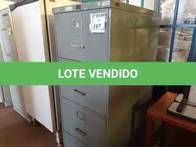 LOTE 143 - 01 ARQUIVO DE AÇO COM 04 GAVETAS. (NO ESTADO) ATENÇÃO! FAZER A VISITAÇÃO ANTES DE ARREMATAR, NÃO SABEMOS SE FUNCIONA. LEILÃO NÃO TEM GARANTIA E NEM DEVOLUÇÃO, SUJEITO A POSSÍVEIS AVARIAS VISÍVEIS/OCULTAS E/OU AUSÊNCIA DE COMPONENTES.