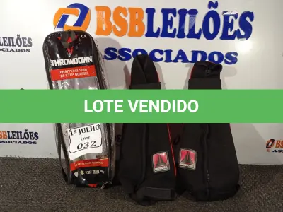 LOTE 032 - 01 PAR DE CANELEIRA BOX MUAY TAY. (NO ESTADO) ATENÇÃO! FAZER A VISITAÇÃO ANTES DE ARREMATAR, NÃO SABEMOS SE FUNCIONA. LEILÃO NÃO TEM GARANTIA E NEM DEVOLUÇÃO, SUJEITO A POSSÍVEIS AVARIAS VISÍVEIS/OCULTAS E/OU AUSÊNCIA DE COMPONENTES.