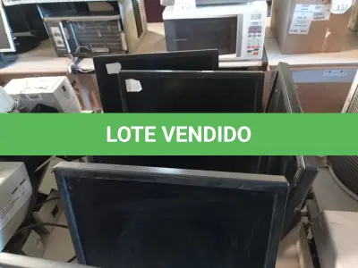 LOTE 182 - 06 MONITORES LCD, SENDO 01 MARCA HP E 05 MARCA DELL. (NO ESTADO) ATENÇÃO! FAZER A VISITAÇÃO ANTES DE ARREMATAR, NÃO SABEMOS SE FUNCIONA. LEILÃO NÃO TEM GARANTIA E NEM DEVOLUÇÃO, SUJEITO A POSSÍVEIS AVARIAS VISÍVEIS/OCULTAS E/OU AUSÊNCIA DE COMPONENTES.