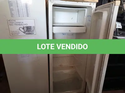 LOTE 104 - 02 SUCATAS DE GELADEIRA. (NO ESTADO) ATENÇÃO! FAZER A VISITAÇÃO ANTES DE ARREMATAR, NÃO SABEMOS SE FUNCIONA. LEILÃO NÃO TEM GARANTIA E NEM DEVOLUÇÃO, SUJEITO A POSSÍVEIS AVARIAS VISÍVEIS/OCULTAS E/OU AUSÊNCIA DE COMPONENTES.