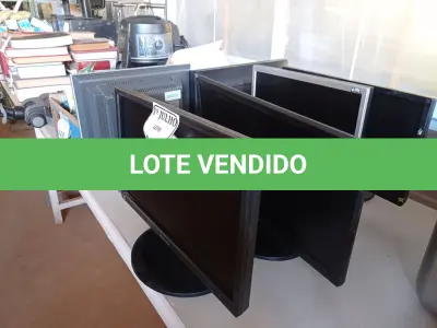 LOTE 048 - 06 MONITORES MARCAS E MODELOS DIVERSOS. (NO ESTADO) ATENÇÃO! FAZER A VISITAÇÃO ANTES DE ARREMATAR, NÃO SABEMOS SE FUNCIONA. LEILÃO NÃO TEM GARANTIA E NEM DEVOLUÇÃO, SUJEITO A POSSÍVEIS AVARIAS VISÍVEIS/OCULTAS E/OU AUSÊNCIA DE COMPONENTES.