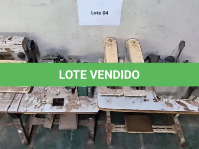 LOTE 004 - APROXIMADAMENTE 6 DE MÁQUINAS DE COSTURA DOMÉSTICA E INDUSTRIAL. (NO ESTADO)