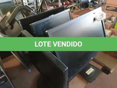 LOTE 137 - 06 MONITORES LCD MARCAS E MODELOS DIVERSOS. (NO ESTADO) ATENÇÃO! FAZER A VISITAÇÃO ANTES DE ARREMATAR, NÃO SABEMOS SE FUNCIONA. LEILÃO NÃO TEM GARANTIA E NEM DEVOLUÇÃO, SUJEITO A POSSÍVEIS AVARIAS VISÍVEIS/OCULTAS E/OU AUSÊNCIA DE COMPONENTES.