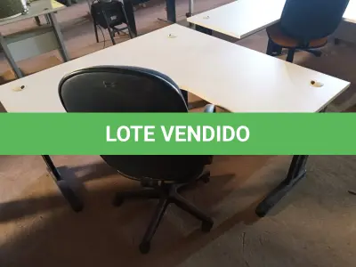 LOTE 252 - 01 MESA PARA ESCRITÓRIO COM TOMADAS INTERNA E 01 CADEIRA PRESIDENTE MARCA FLEGMA. (NO ESTADO) ATENÇÃO! FAZER A VISITAÇÃO ANTES DE ARREMATAR, NÃO SABEMOS SE FUNCIONA. LEILÃO NÃO TEM GARANTIA E NEM DEVOLUÇÃO, SUJEITO A POSSÍVEIS AVARIAS VISÍVEIS/OCULTAS E/OU AUSÊNCIA DE COMPONENTES.