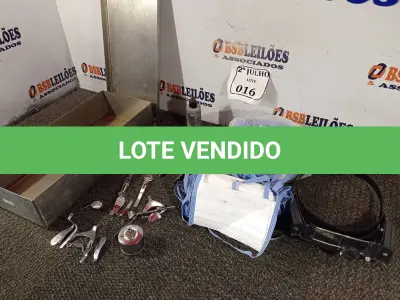 LOTE 016 - 01 LOTE COM ITENS ODONTOLÓGICOS. (NO ESTADO) ATENÇÃO! FAZER A VISITAÇÃO ANTES DE ARREMATAR, NÃO SABEMOS SE FUNCIONA. LEILÃO NÃO TEM GARANTIA E NEM DEVOLUÇÃO, SUJEITO A POSSÍVEIS AVARIAS VISÍVEIS/OCULTAS E/OU AUSÊNCIA DE COMPONENTES.