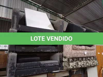 LOTE 260 - 01 LOTE COM SOFÁS DIVERSOS. (NO ESTADO) ATENÇÃO! FAZER A VISITAÇÃO ANTES DE ARREMATAR, NÃO SABEMOS SE FUNCIONA. LEILÃO NÃO TEM GARANTIA E NEM DEVOLUÇÃO, SUJEITO A POSSÍVEIS AVARIAS VISÍVEIS/OCULTAS E/OU AUSÊNCIA DE COMPONENTES.