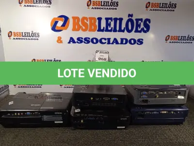 LOTE 068 - 05 PROJETORES MARCAS E MODELOS DIVERSOS COM AVARIAS.  (NO ESTADO) ATENÇÃO! FAZER A VISITAÇÃO ANTES DE ARREMATAR, NÃO SABEMOS SE FUNCIONA. LEILÃO NÃO TEM GARANTIA E NEM DEVOLUÇÃO, SUJEITO A POSSÍVEIS AVARIAS VISÍVEIS/OCULTAS E/OU AUSÊNCIA DE COMPONENTES.