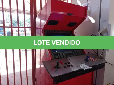 LOTE 298 - 01 MÁQUINA DE JOGOS FLIPERAMA. (NO ESTADO) ATENÇÃO! FAZER A VISITAÇÃO ANTES DE ARREMATAR, NÃO SABEMOS SE FUNCIONA. LEILÃO NÃO TEM GARANTIA E NEM DEVOLUÇÃO, SUJEITO A POSSÍVEIS AVARIAS VISÍVEIS/OCULTAS E/OU AUSÊNCIA DE COMPONENTES.