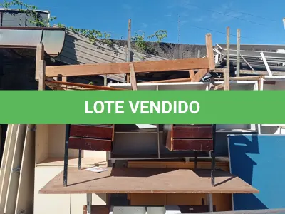 LOTE 312 - 03 MESAS DIVERSAS, 04 ARMÁRIOS, 01 BANCO E 01 CAMA. (NO ESTADO) ATENÇÃO! FAZER A VISITAÇÃO ANTES DE ARREMATAR, NÃO SABEMOS SE FUNCIONA. LEILÃO NÃO TEM GARANTIA E NEM DEVOLUÇÃO, SUJEITO A POSSÍVEIS AVARIAS VISÍVEIS/OCULTAS E/OU AUSÊNCIA DE COMPONENTES.