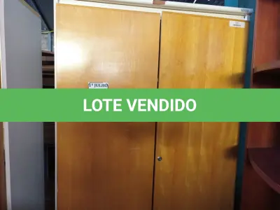 LOTE 258 - 01 ARMÁRIO 02 PORTAS. (NO ESTADO) ATENÇÃO! FAZER A VISITAÇÃO ANTES DE ARREMATAR, NÃO SABEMOS SE FUNCIONA. LEILÃO NÃO TEM GARANTIA E NEM DEVOLUÇÃO, SUJEITO A POSSÍVEIS AVARIAS VISÍVEIS/OCULTAS E/OU AUSÊNCIA DE COMPONENTES.