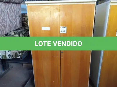 LOTE 259 - 01 ARMÁRIO 02 PORTAS. (NO ESTADO) ATENÇÃO! FAZER A VISITAÇÃO ANTES DE ARREMATAR, NÃO SABEMOS SE FUNCIONA. LEILÃO NÃO TEM GARANTIA E NEM DEVOLUÇÃO, SUJEITO A POSSÍVEIS AVARIAS VISÍVEIS/OCULTAS E/OU AUSÊNCIA DE COMPONENTES.