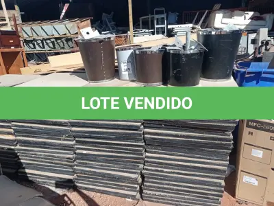 LOTE 309 - 01 LOTE COM VÁRIOS TABLADOS E FERRAGENS.  (NO ESTADO) ATENÇÃO! FAZER A VISITAÇÃO ANTES DE ARREMATAR, NÃO SABEMOS SE FUNCIONA. LEILÃO NÃO TEM GARANTIA E NEM DEVOLUÇÃO, SUJEITO A POSSÍVEIS AVARIAS VISÍVEIS/OCULTAS E/OU AUSÊNCIA DE COMPONENTES.
