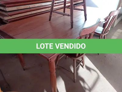 LOTE 293 - 01 MESA EM MADEIRA COM 03 CADEIRAS. (NO ESTADO) ATENÇÃO! FAZER A VISITAÇÃO ANTES DE ARREMATAR, NÃO SABEMOS SE FUNCIONA. LEILÃO NÃO TEM GARANTIA E NEM DEVOLUÇÃO, SUJEITO A POSSÍVEIS AVARIAS VISÍVEIS/OCULTAS E/OU AUSÊNCIA DE COMPONENTES.