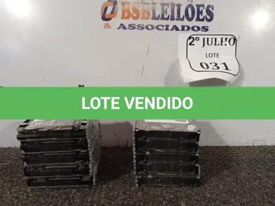 LOTE 031 - 10 HDS  COM GAVETA PARA SERVIDOR. (NO ESTADO) ATENÇÃO! FAZER A VISITAÇÃO ANTES DE ARREMATAR, NÃO SABEMOS SE FUNCIONA. LEILÃO NÃO TEM GARANTIA E NEM DEVOLUÇÃO, SUJEITO A POSSÍVEIS AVARIAS VISÍVEIS/OCULTAS E/OU AUSÊNCIA DE COMPONENTES.