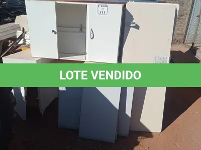 LOTE 311 - 01 LOTE COM ARMÁRIOS E MESAS EM MDF. (NO ESTADO) ATENÇÃO! FAZER A VISITAÇÃO ANTES DE ARREMATAR, NÃO SABEMOS SE FUNCIONA. LEILÃO NÃO TEM GARANTIA E NEM DEVOLUÇÃO, SUJEITO A POSSÍVEIS AVARIAS VISÍVEIS/OCULTAS E/OU AUSÊNCIA DE COMPONENTES.