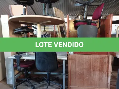 LOTE 264 - 02 MESAS, 02 BALCÕES INCOMPLETOS, 01 ARMÁRIO COM 02 PORTAS DE VIDRO E 07 CADEIRAS PARA ESCRITÓRIO COM AVARIAS. (NO ESTADO) ATENÇÃO! FAZER A VISITAÇÃO ANTES DE ARREMATAR, NÃO SABEMOS SE FUNCIONA. LEILÃO NÃO TEM GARANTIA E NEM DEVOLUÇÃO, SUJEITO A POSSÍVEIS AVARIAS VISÍVEIS/OCULTAS E/OU AUSÊNCIA DE COMPONENTES.