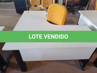 LOTE 251 - 01 MESA PARA ESCRITÓRIO COM TOMADAS INTERNA E 01 CADEIRA MARCA FLEGMA NA COR AMARELA. (NO ESTADO) ATENÇÃO! FAZER A VISITAÇÃO ANTES DE ARREMATAR, NÃO SABEMOS SE FUNCIONA. LEILÃO NÃO TEM GARANTIA E NEM DEVOLUÇÃO, SUJEITO A POSSÍVEIS AVARIAS VISÍVEIS/OCULTAS E/OU AUSÊNCIA DE COMPONENTES.